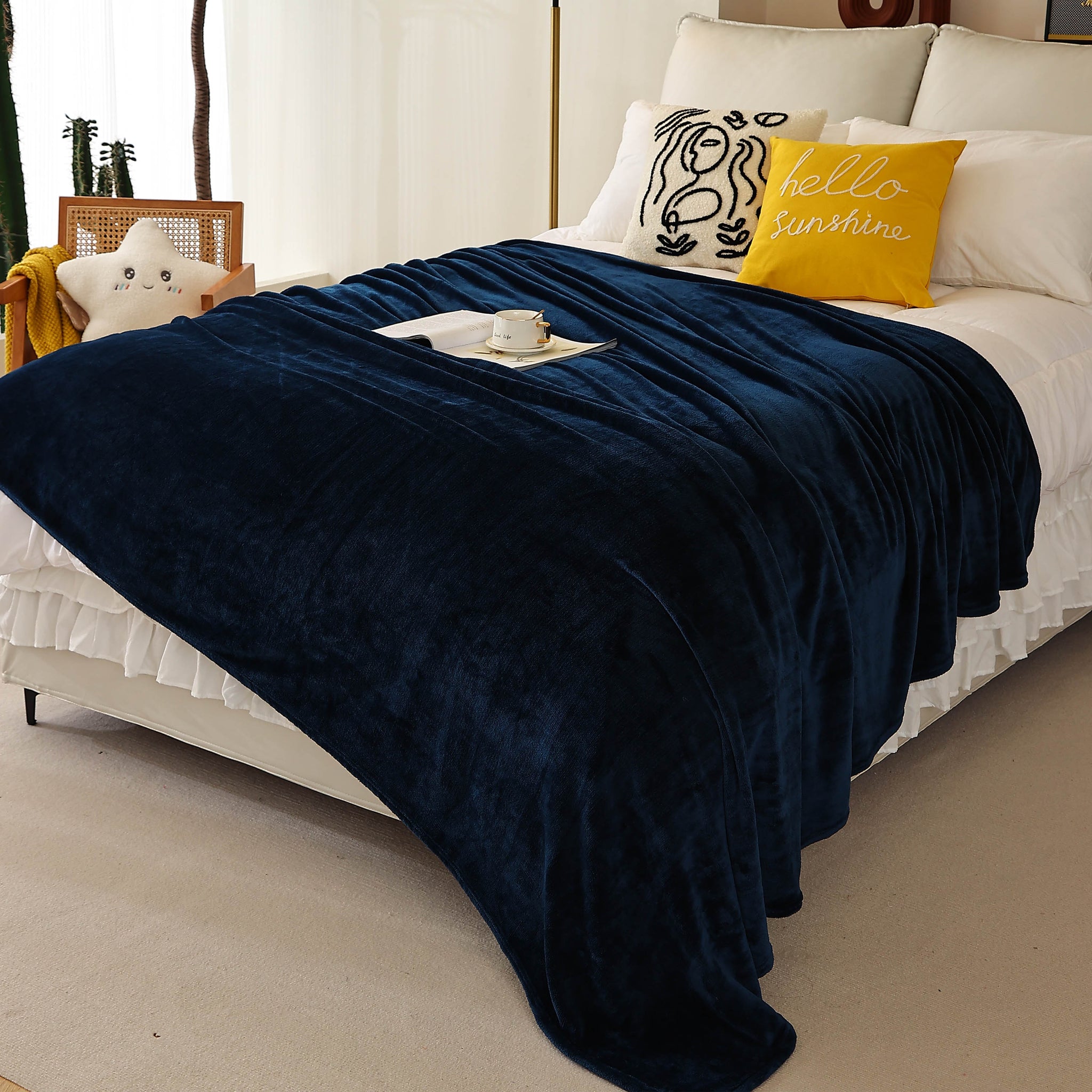 Flannel Fleece Blankets King Size Throw 240GSM 104x90 inches Bed Blanket Soft Lightweight Plush Cozy Fuzzy